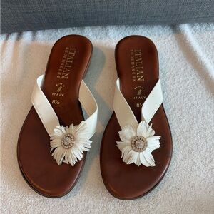 Italian Shoemakers White Leather Embellished Flower Flip Flop Sandals Size 8